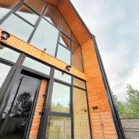 کلبه شیشه ای جکوزی دار جنگلی در مسیر ییلاقات