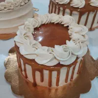 نیرو کار فروشنده و نیرو کار در کارگاه قنادی