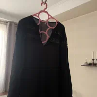 تعدادی شومیز نخی و لینن و تاپ حلقه ای و شال و بلوز