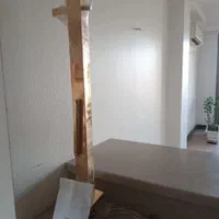 شیر اب ایستاده کنار وان