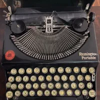 ماشین تایپ-تحریر رمینگتون.Remington Portable