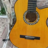 گیتار وپایه