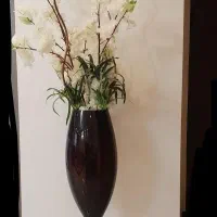 گلدان با گل مصنوعی