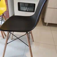 یک عددصندلی مشکی مات