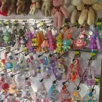 فروشنده  خانم برای فروشگاه اکسسوری