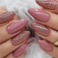 اجاره صندلی به ناخن کار