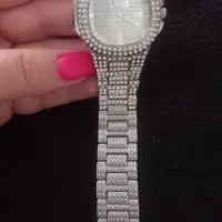 ساعت نگین دار