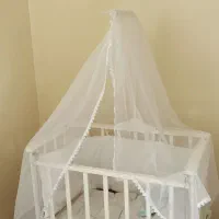 تخت کنار مادر