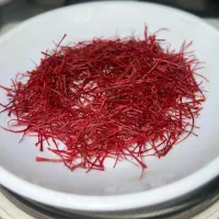 زعفران اعلا طبیعی خشک شده بدون آب زدن