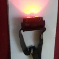 چراغ قوه روی پیشانی