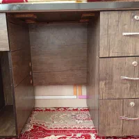 میز تحریر و کامپیوتر