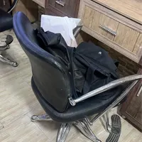تعدادی صندلی آرایشگاه همراه نیمکت وکمد|صندلی و نیمکت|کرمانشاه, |دیوار