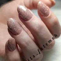 خدمات کاشت ناخن