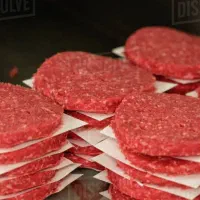 پذیرش کارگر ساده آقا و خانم کارخانه همبرگرسازی