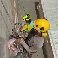 کار در ارتفاع باطناب.تعمیرات نما.پیچ رولپلاک نانو