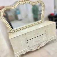 اینه کنسول میز شیک و رنگ روشن