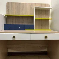 میز تحریر کودک‌و نوجوان