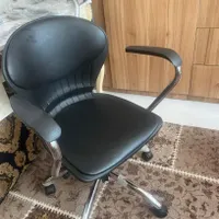۲عدد چرخدار نو با میز