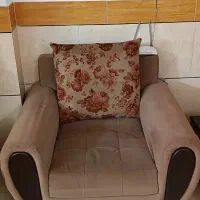 مبل ۷ نفره تمیز و سالم همراه میز جلو مبلی|مبلمان خانگی و میز عسلی|شاهرود, |دیوار