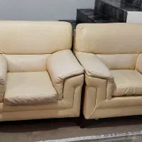 مبل ۷نفره چرم .کرم رنگ .همراه با جلو مبلی|مبلمان خانگی و میز عسلی|قائمشهر, |دیوار