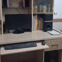 میز مطالعه وکامپیوتر