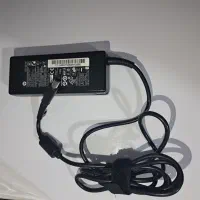 یک عدد شارژر لپ تاب اچ پی با دو سری متفاوت