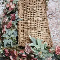 سبد حصیری با تزئین گل مصنوعی|گل مصنوعی|اصفهان, جلفا|دیوار