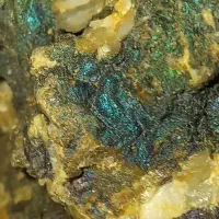 دوتاسنگ زیبااز معدن طلا