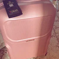 چمدون|کیف، کفش، کمربند|رشت, فلسطین|دیوار