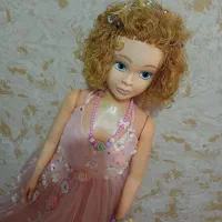 عروسک زیبا و بزرگ