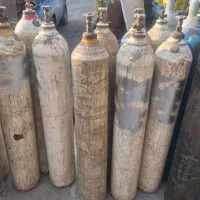 استخدام کارگر ساده برای توزیع کپسول اکسیژن