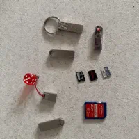 ۵ عدد فلش و ۴ sd card