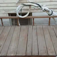 تخت چوبی بزرگ