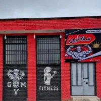 مربی باشگاه بدنسازی بانوان