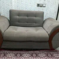 مبل سه نفره و میز جلو مبلی