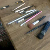 میز آرایش و براش کارکرده در حد نو