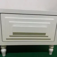 کنار تختی جنس چوبی