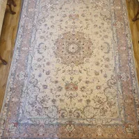 فرش دستباف تمیز و کم استفاده شده