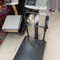 ترازومحک‌دکمه‌فلزی