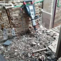 کارگر تخریب وکنده کاری