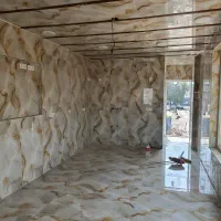 کارگر سرامیک کار و کارگر برقکاری