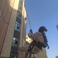 کار در ارتفاع پیچ و رولپلاک عایق نانو کنیتکس شستشو|خدمات پیشه و مهارت|صدرا-فارس, فاز ۱|دیوار