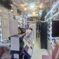 فروشنده ویترین فروشگاه