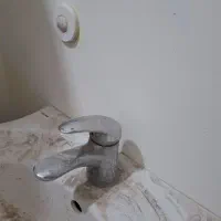 روشویی مروارید با شیر آب