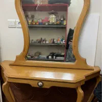 میز آرایش و ویترین فروشگاهی