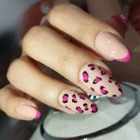 تخفیف ویژه کاشت ناخن|خدمات آرایشگری و زیبایی|مشهد, پنجتن|دیوار