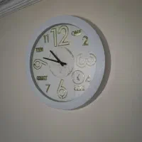 ساعت سفید درحدنو