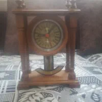ساعت چوبی قدیمی
