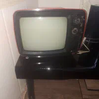 تلویزیون سیاه وسفید قدیمی