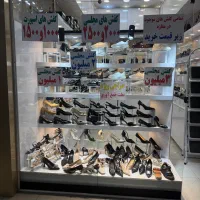 ویترین مغازه کفش